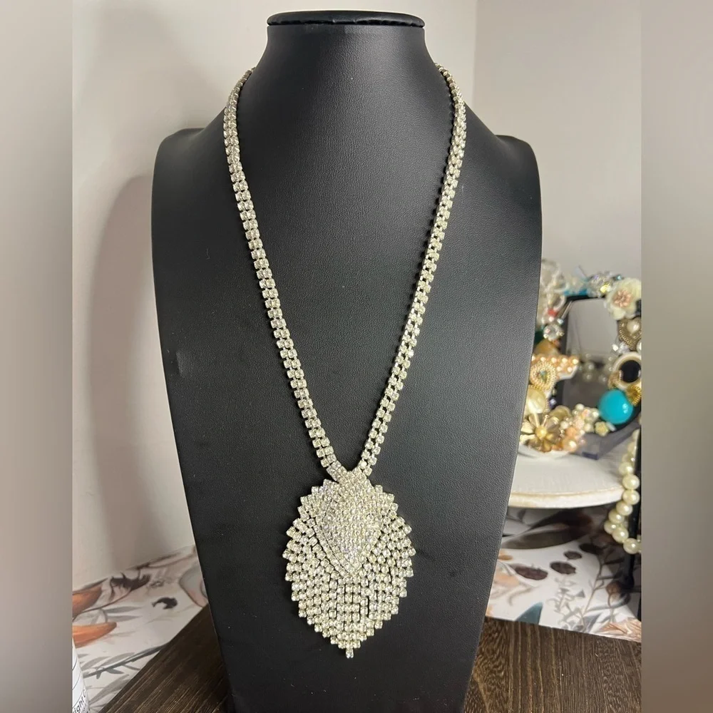Vintage Silver Tone Fringe Rhinestone Necklace B1